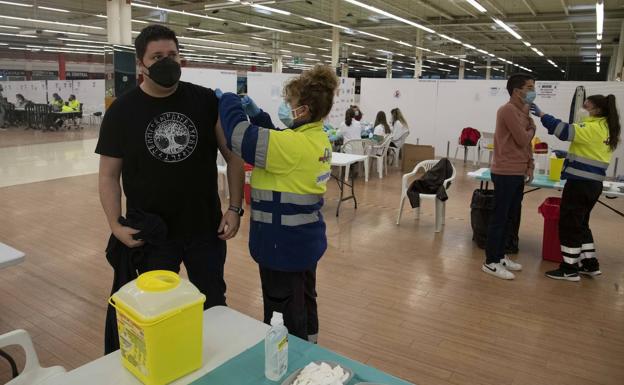 La incidencia de la Covid vuelve a bajar casi 100 puntos en un día con cuatro fallecidos en la Región de Murcia