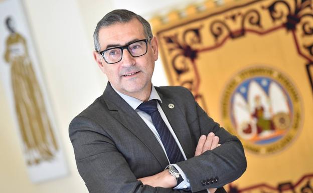 Más de 35.000 docentes, alumnos y administrativos renuevan mañana al rector de la UMU