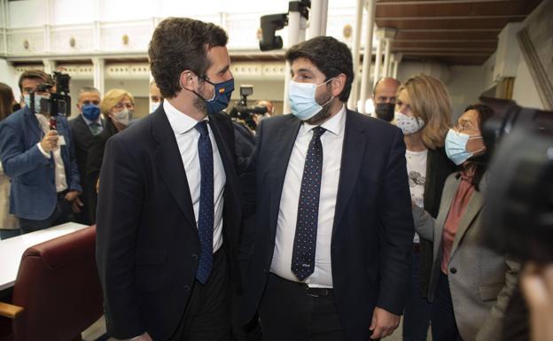 López Miras espera que de la reunión de hoy con Casado «salga una decisión unánime y muy urgente»