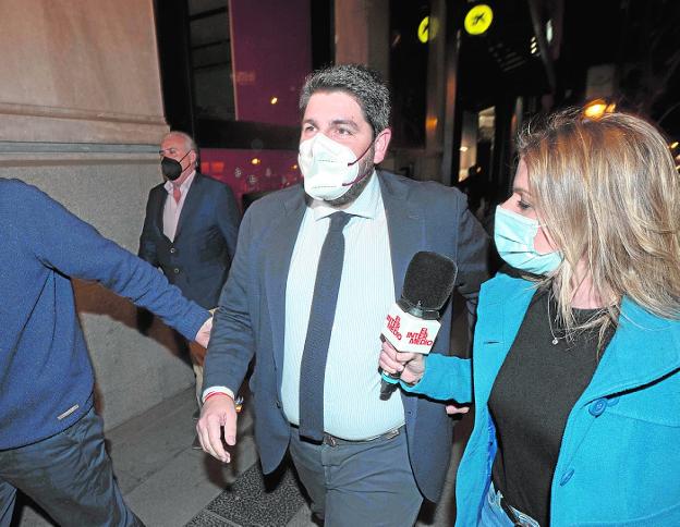Fernando López Miras, upon his arrival yesterday at the PP headquarters on Génova street in Madrid. 