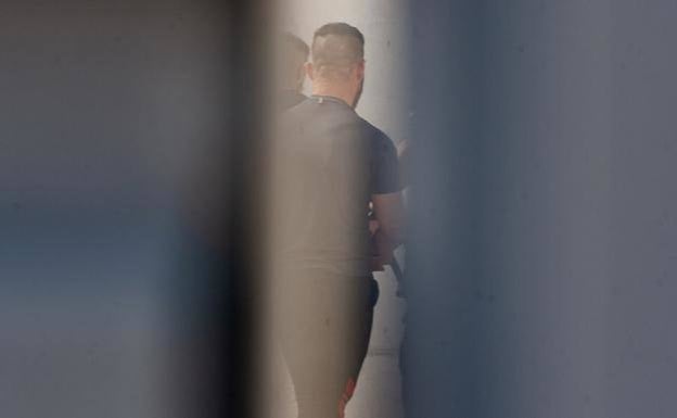 La Audiencia juzga a una banda acusada de robar decenas de coches para sus golpes