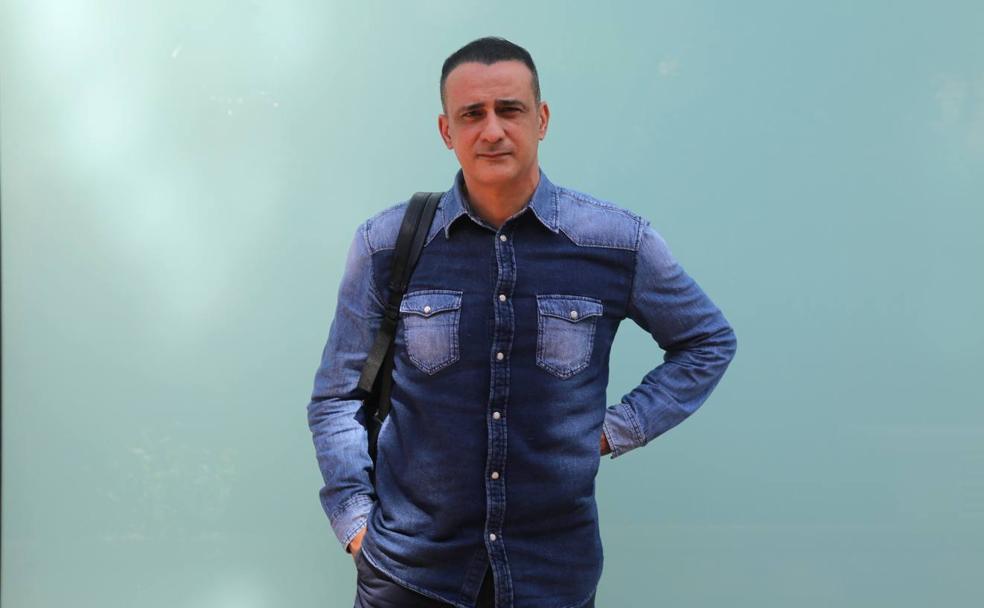 Se busca un ángel con las alas rotas