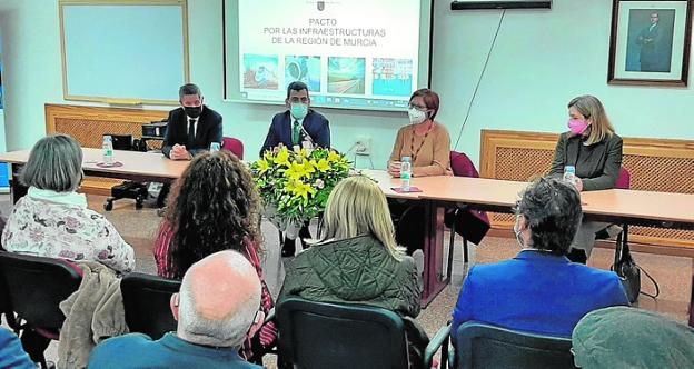 Presentan en Jumilla el Pacto por las Infraestructuras