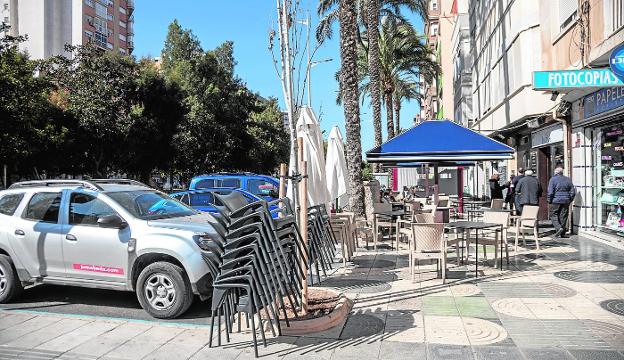 El Ayuntamiento de Cartagena estudia autorizar la ampliación de las terrazas de los bares en las zonas de la ORA