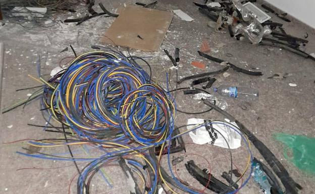 Cinco detenidos 'in fraganti' mientras robaban en un edificio y una nave de Archena