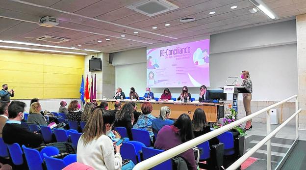 La conciliación familiar, a debate en la UNED