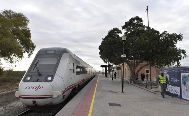Los vía crucis para ir a Madrid en tren desde la Región de Murcia