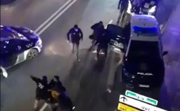 Un grupo de okupas apalea a dos policías locales en Murcia