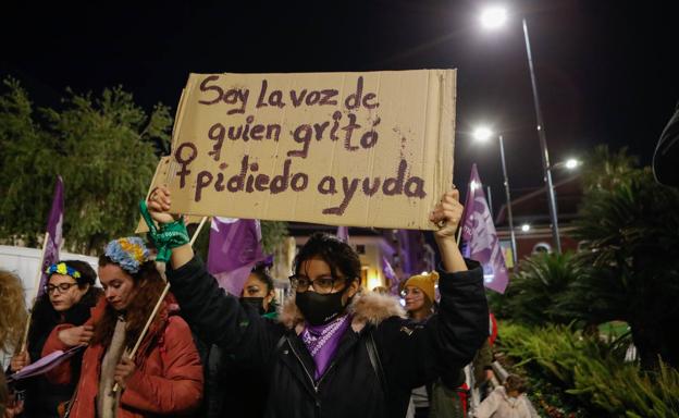 Unas 300 personas claman en Lorca por la igualdad