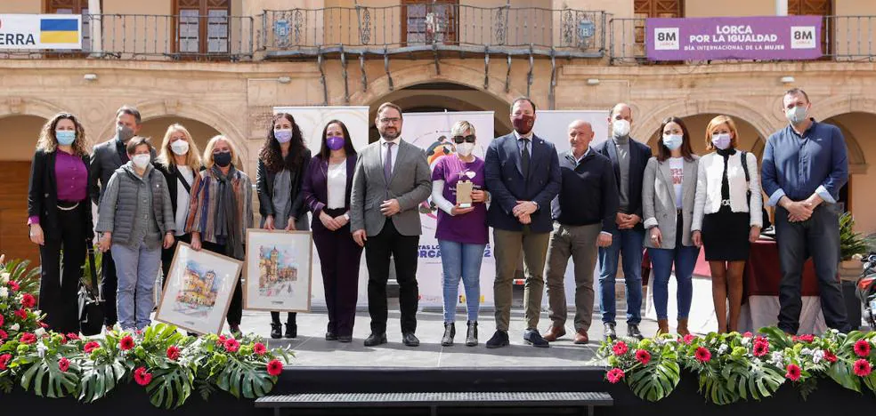Lorca premia al colegio Juan González para conmemorar el 8M