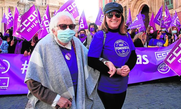 CC OO y UGT alertan contra los negacionistas y el patriarcado