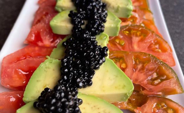 Ensalada de tomates y aguacate