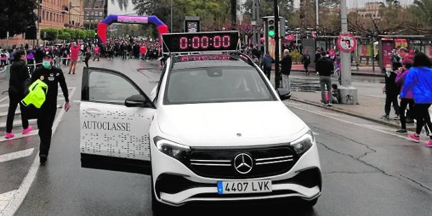 Auto Classe y el nuevo EQB de Mercedes-EQ, en la Carrera de la Mujer