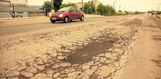 «Parcheo chapucero» en la carretera de Sabic
