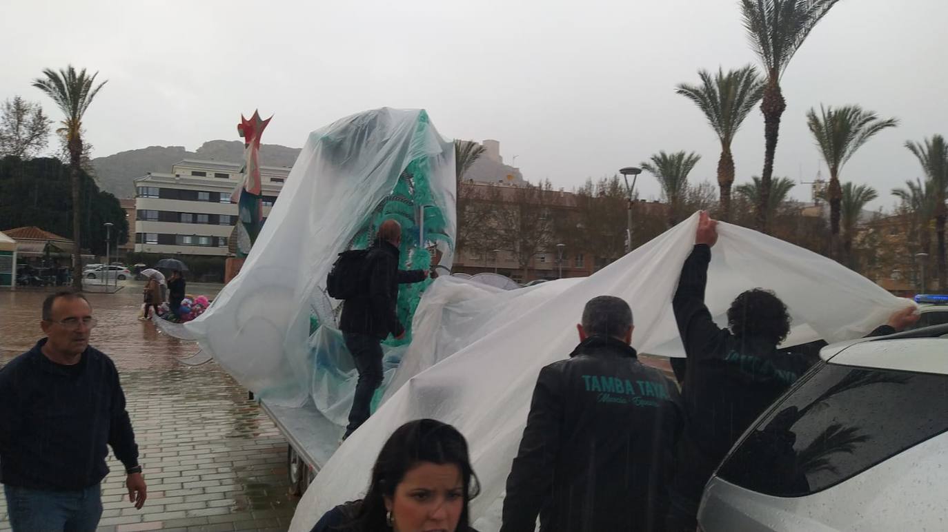 La lluvia frustra el desfile de carnaval de Mula