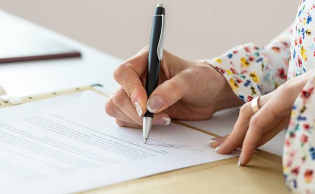 La incertidumbre y el aumento de muertes disparan los testamentos a cifras récord en la Región de Murcia