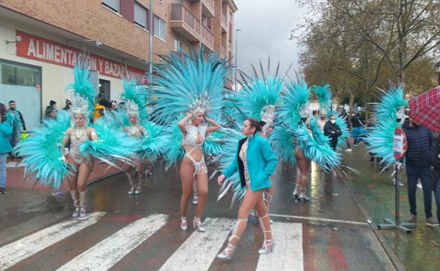 La lluvia frustra el desfile de carnaval de Mula