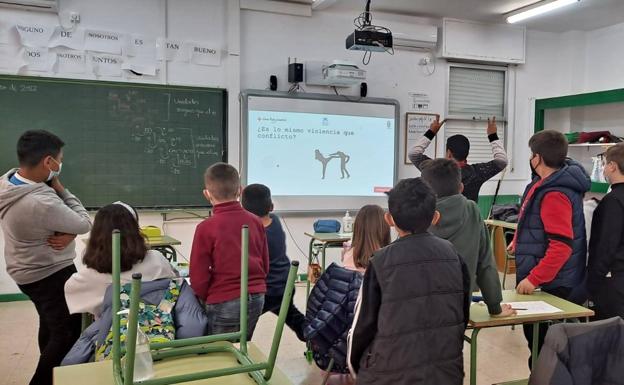 Los jóvenes de mazarrón potencian la 'cultura de la paz'