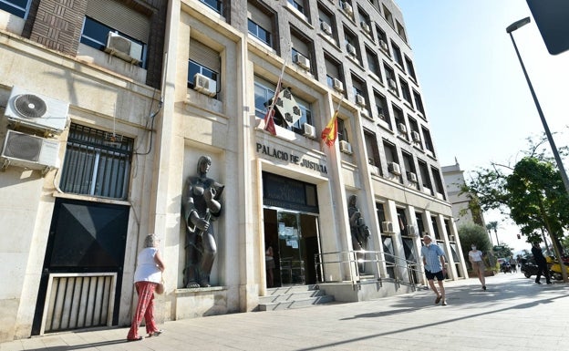 Afrontan siete años de cárcel por una brutal paliza a un hombre en Murcia