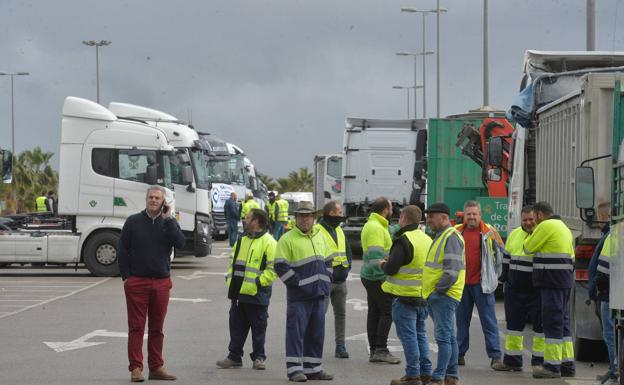 La Delegación deniega el permiso a los transportistas en huelga para seguir con las caravanas en Murcia