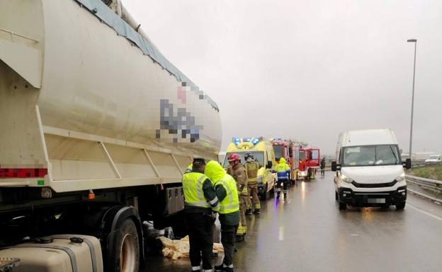 Fallece un hombre de unos 60 años en Torre Pacheco tras ser atropellado por un camión