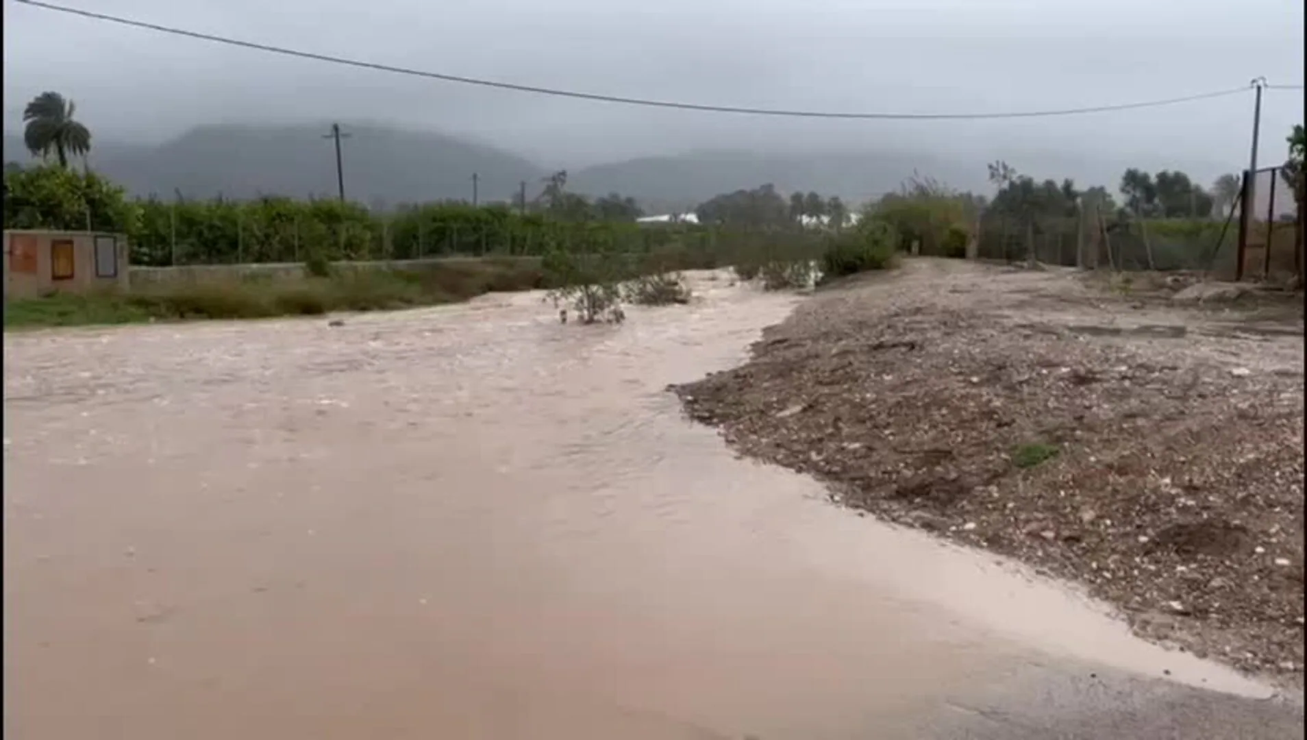 La lluvia provoca desprendimientos, caminos inundados y la aparición del Salto de Las Majadas en Alhama