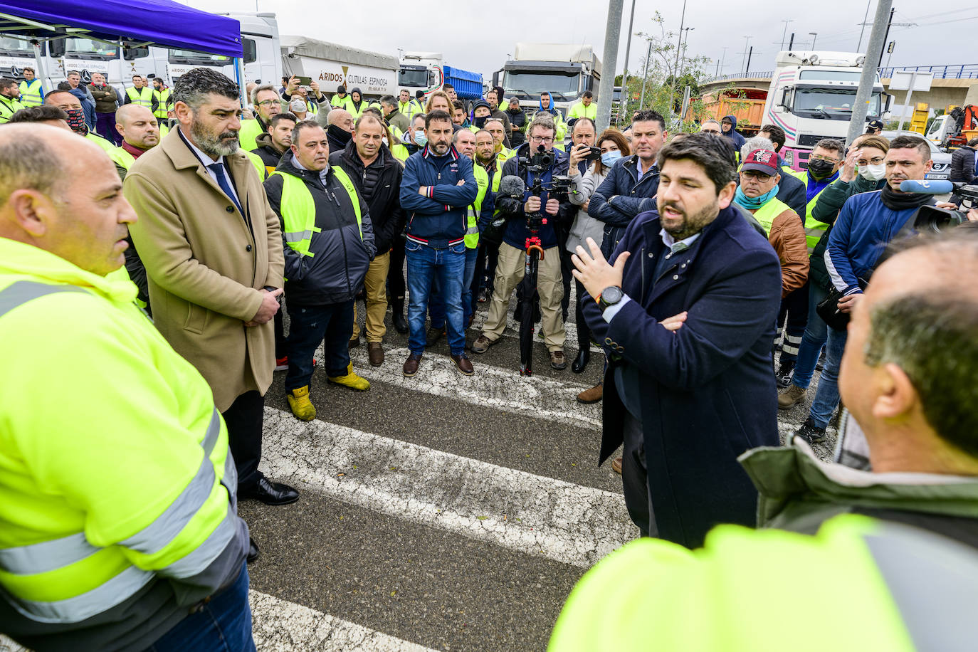 Miras respalda a los transportistas y pide bajar el precio del combustible