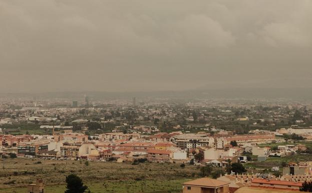 La calima vuelve a teñir los cielos de la Región de Murcia