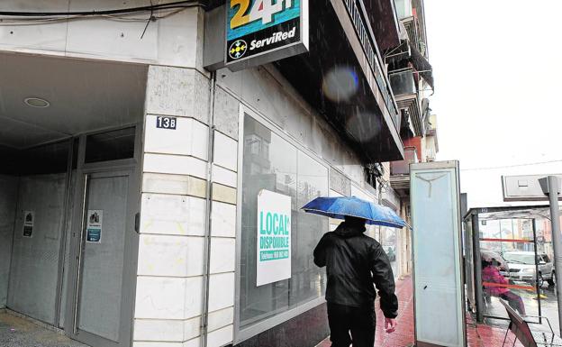 La apuesta digital de la banca lleva al cierre de 281 oficinas en la Región en cinco años