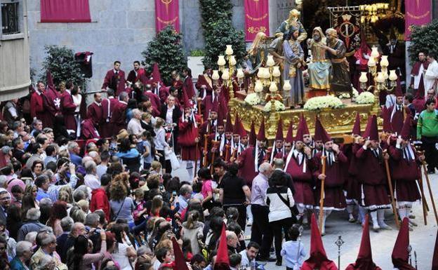 El Cabildo de Murcia permite repartir caramelos, pero aconseja el uso de la mascarilla