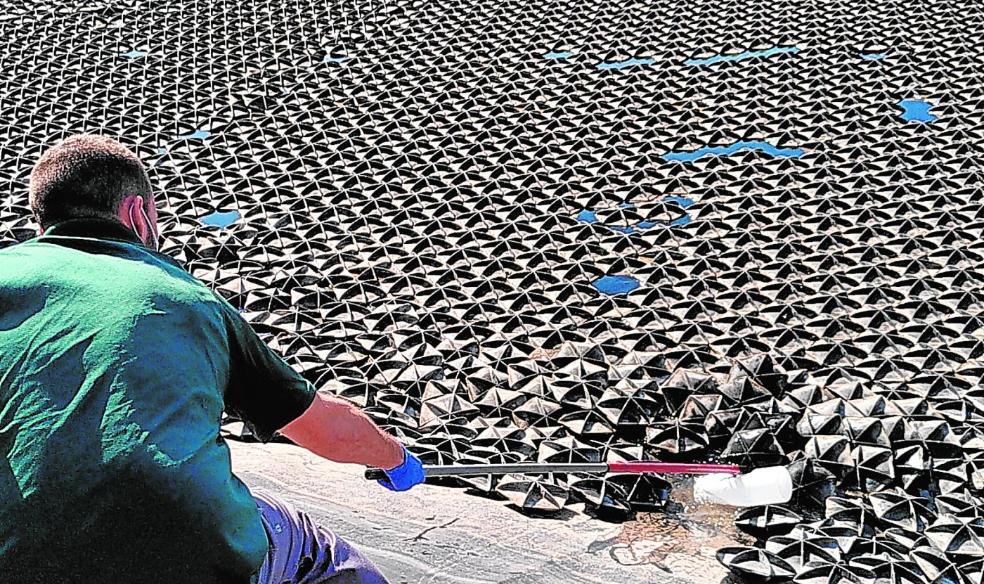 Un puzle de hexágonos para ahorrar agua y reciclar plástico