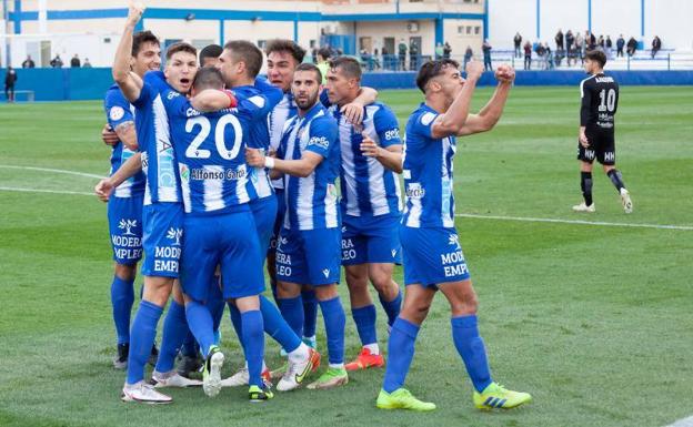 El Mar Menor, con un calendario asequible, inesperado invitado a la fiesta del 'playoff'
