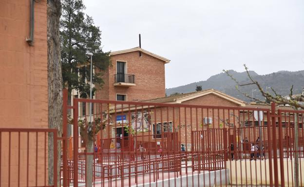 Un niño de 12 años acude a su colegio en Murcia con una pistola de fogueo