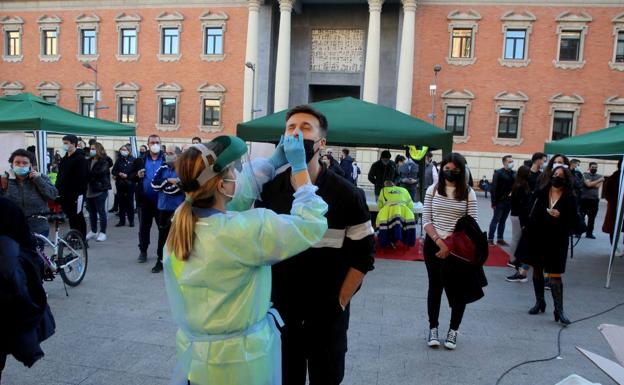 La Región de Murcia dice adiós a dos años de cuarentenas y test masivos por la Covid