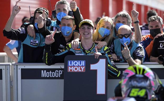 Fermín Aldeguer se convierte en el piloto más joven de la historia en conseguir la 'pole' en Moto2