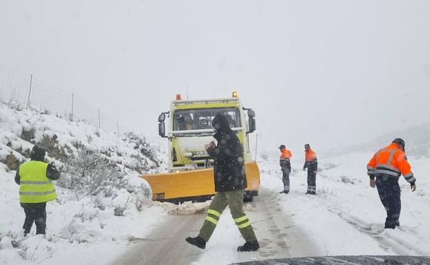 La nieve vuelve a cubrir Sierra Espuña y el Noroeste de la Región de Murcia por segundo día consecutivo