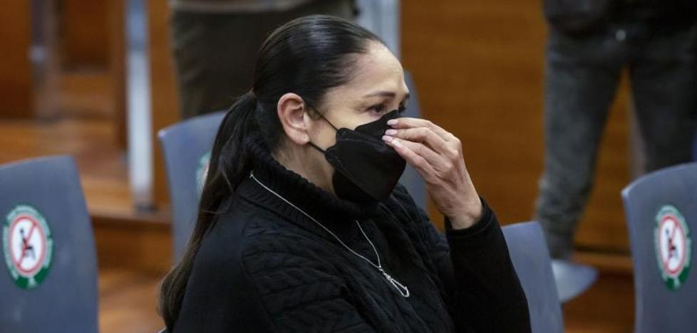 Isabel Pantoja prepares to go to Cantora.  to leave