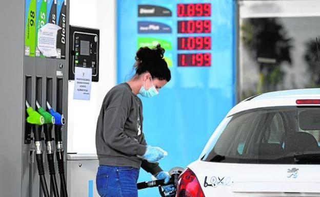 Facua denuncia a 10 gasolineras de la Región de Murcia por subir los precios el día que entró en vigor la rebaja en el combustible