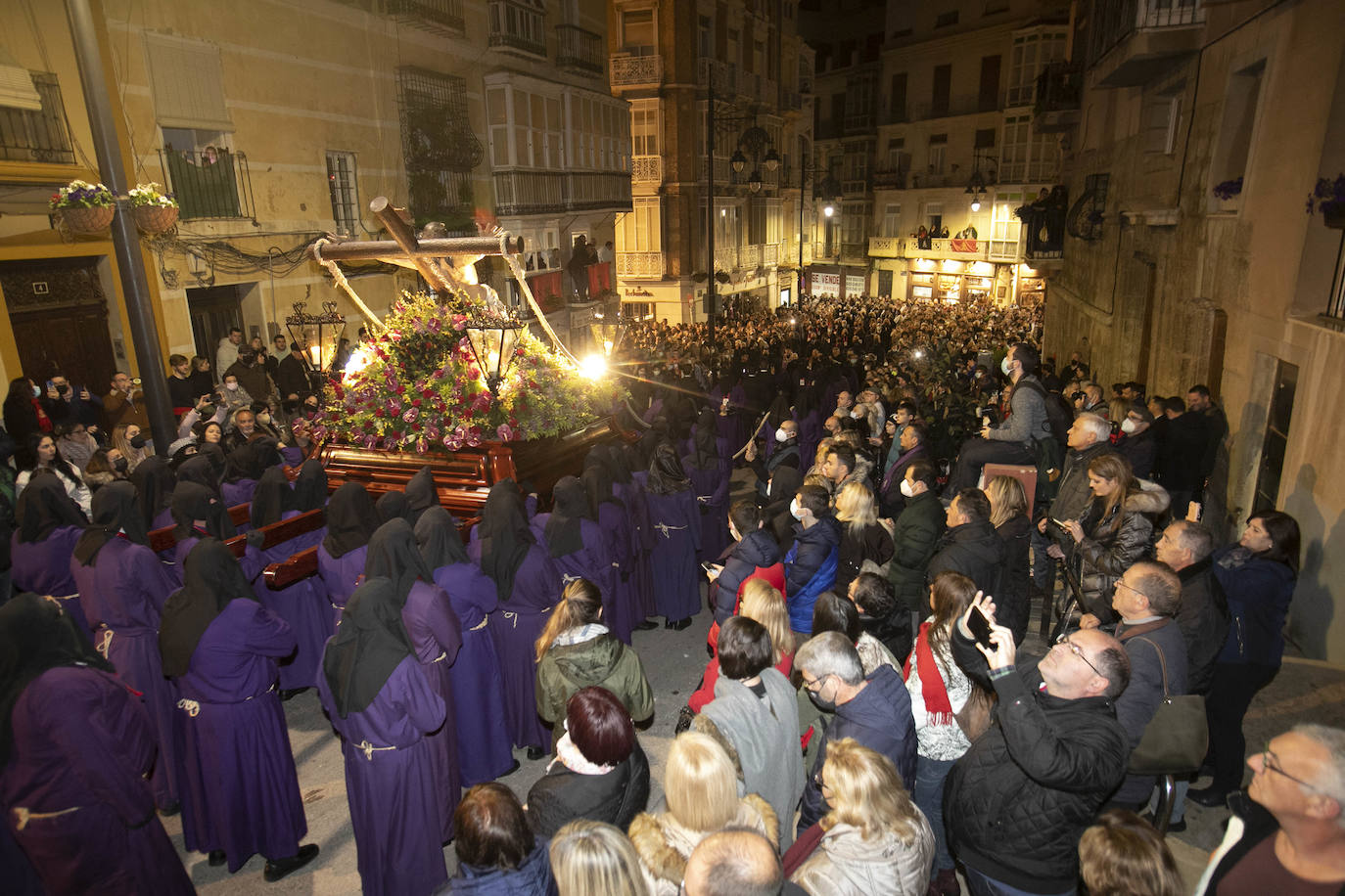 Madrugada de emociones en Cartagena con la Cofradía del Socorro