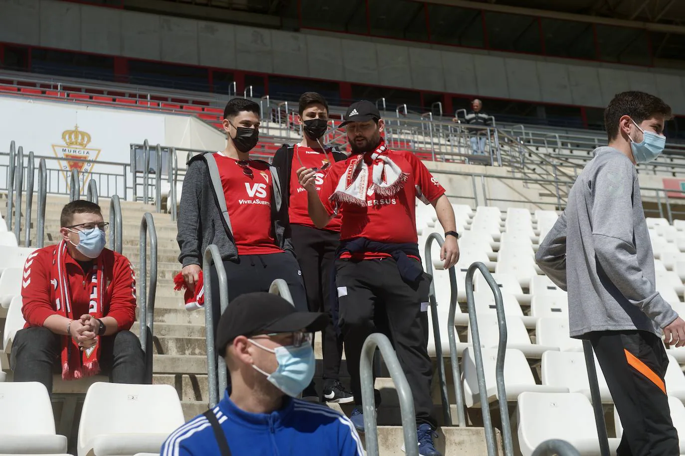El entrenamiento del Real Murcia antes del partido contra el Hércules, en imágenes