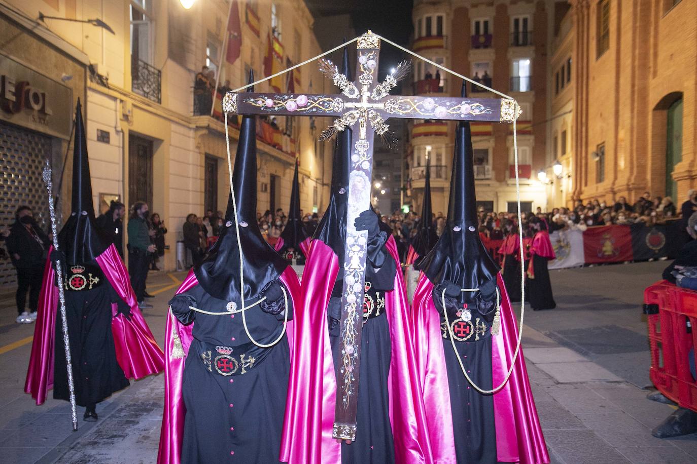 Primer desfile de la Cofradía California en la Semana Santa de Cartagena 2022