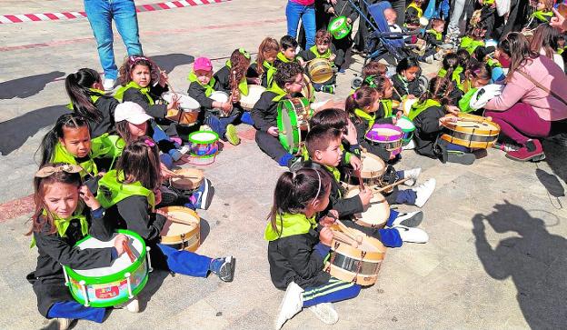 Los tambores de los más pequeños arrancan los actos de Pasión en Mula