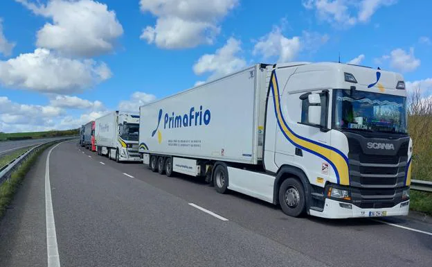 Transportistas de la Región siguen bloqueados en la frontera de Reino Unido con retrasos de doce horas