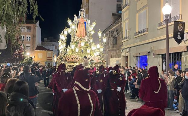 Miles de vecinos acompañan a la Virgen de los Dolores en Cieza