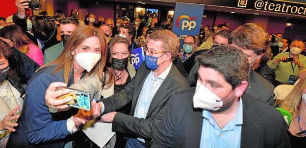 El PP regional aguarda una decisión de Feijóo sobre el liderazgo del partido