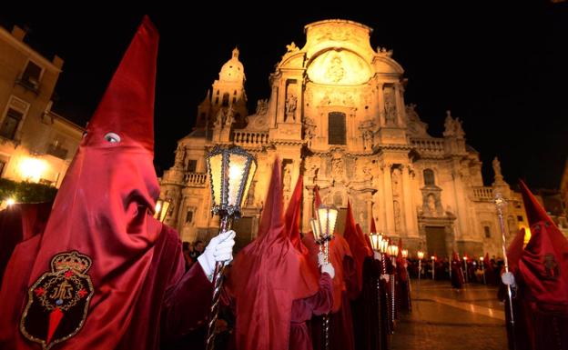 Alboroque a Cristo en San Antolín antes de la procesión