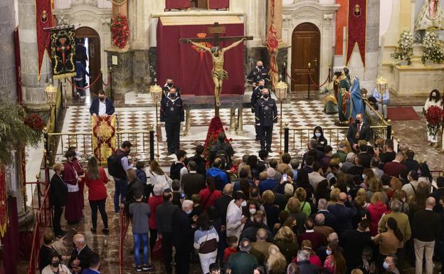 El Cristo del Perdón vuelve a descender entre sus fieles tres años después