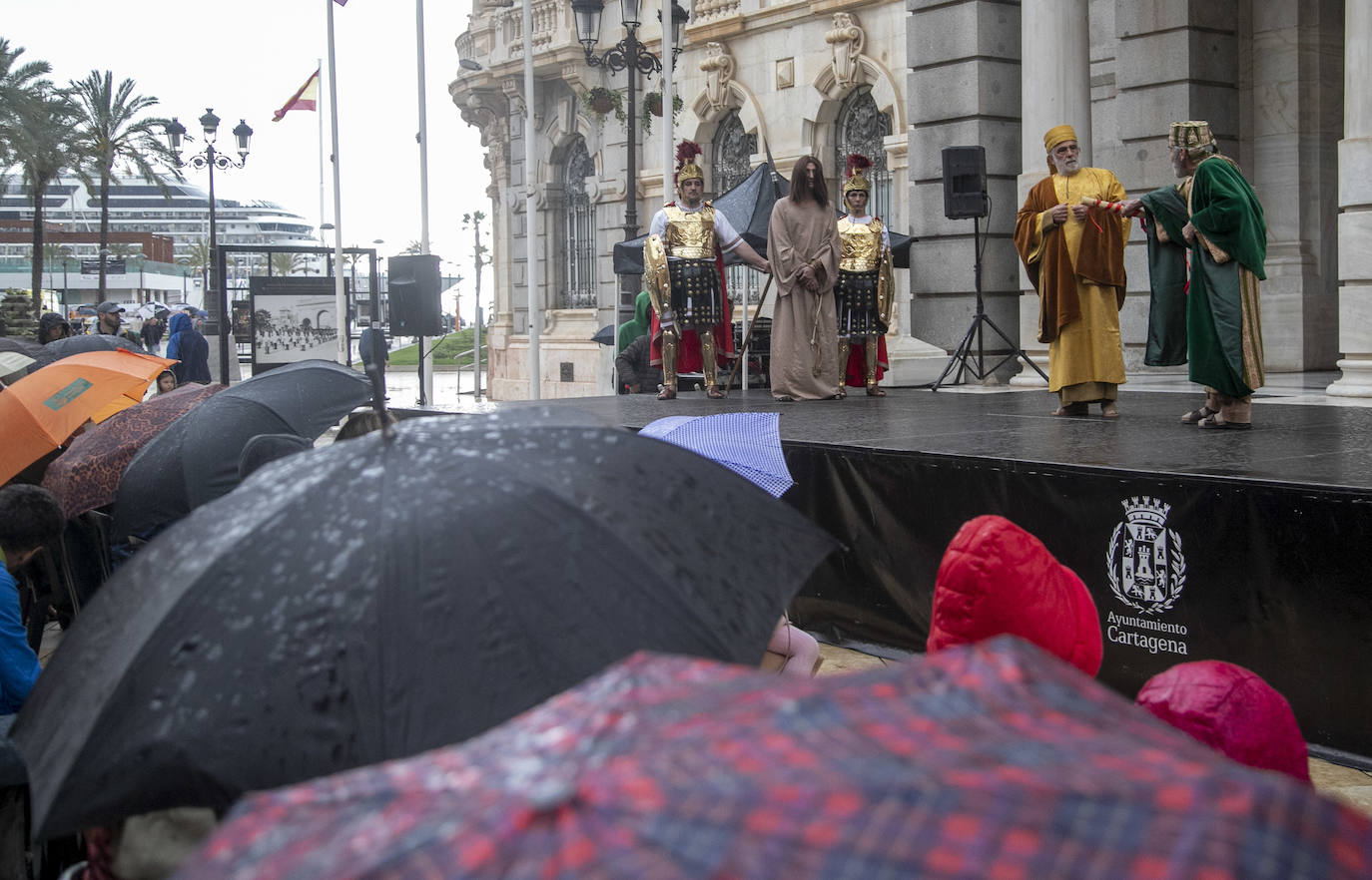 Un aguacero obliga a suspender el Lavatorio en Cartagena