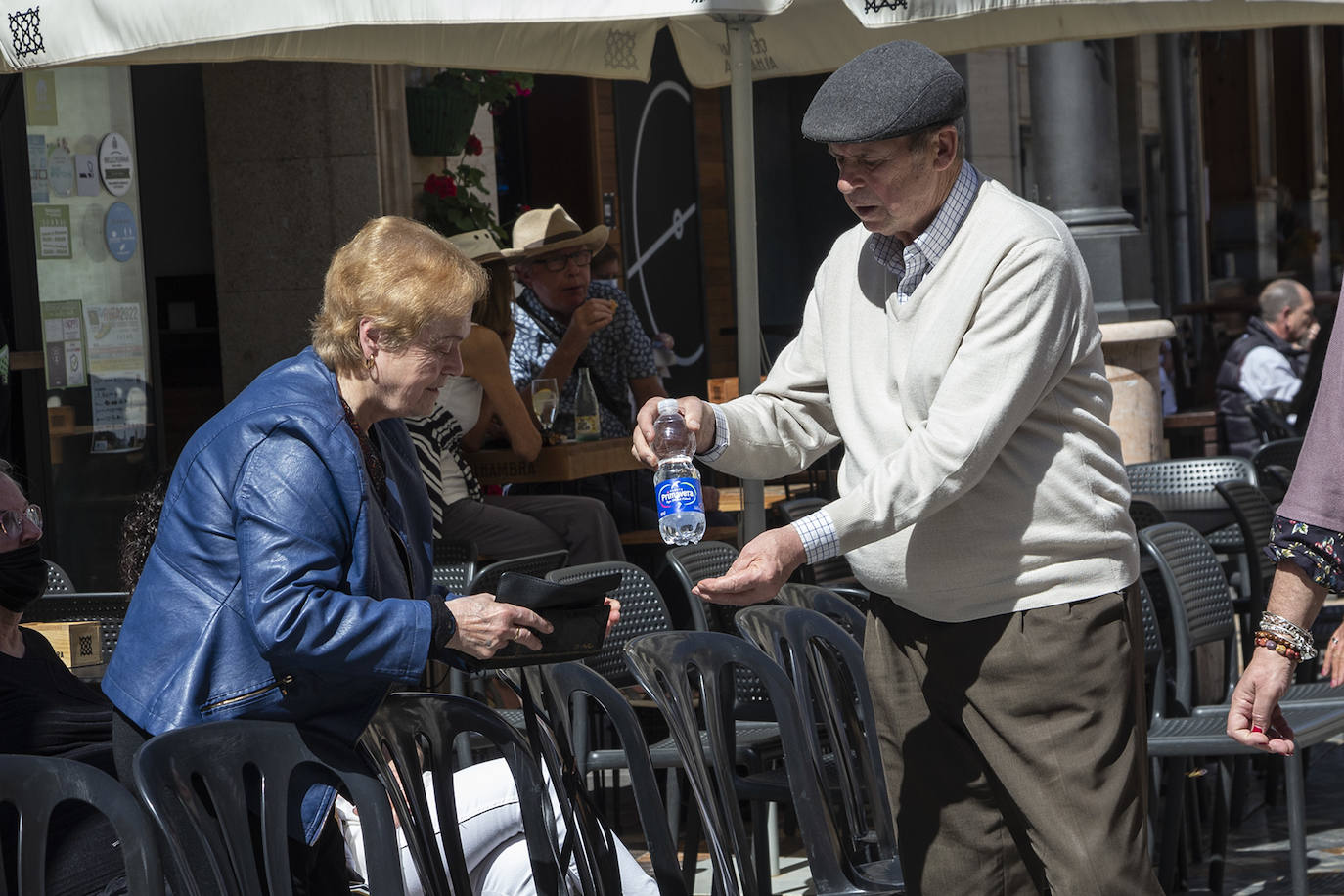 La procesión del Resucitado de Cartagena, en imágenes