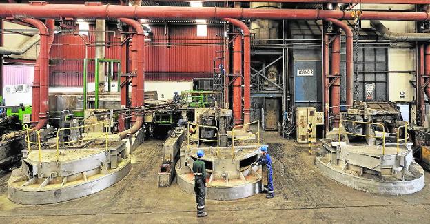 La metalurgia regional da marcha atrás ante el disparo de sus costes